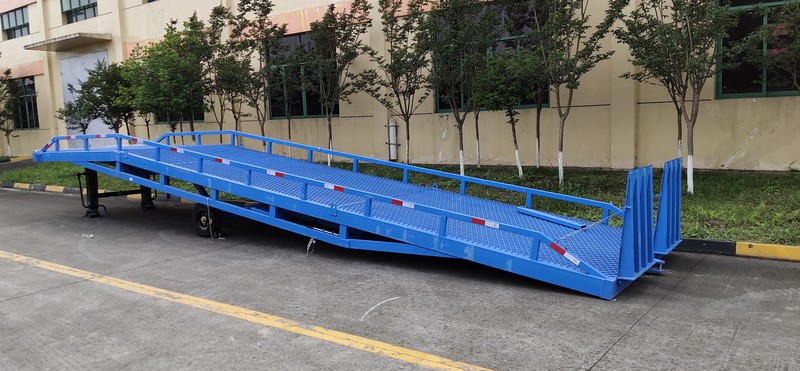 移動登車橋.jpg